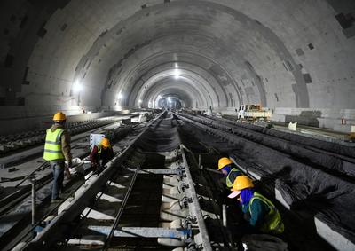 昌九高铁隧道全线贯通 连接未来，铸就通途