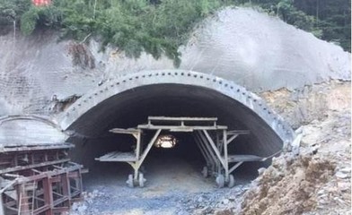 何家大岭隧道双向贯通 隧道工程迎来里程碑时刻